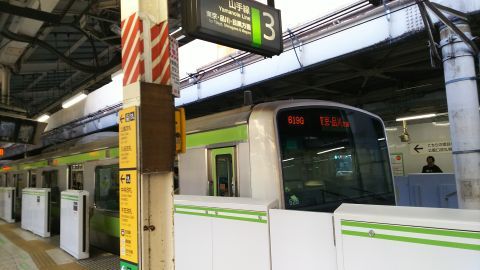 約1時間ほどで上野駅に到着、山手線に乗り換えます。2駅先の秋葉原まではあっという間です。