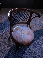 納骨堂の椅子