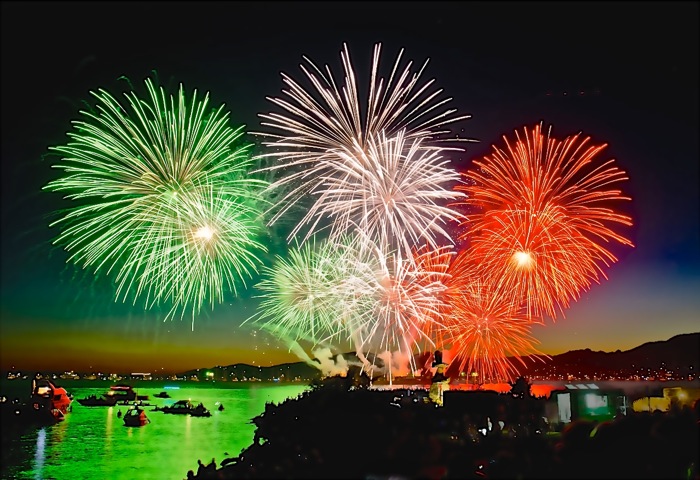 Beautiful-Italy-fireworks_20151.jpg