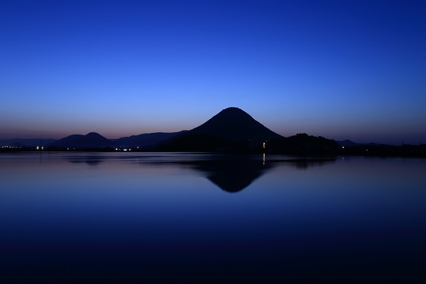 夜明けの讃岐富士
