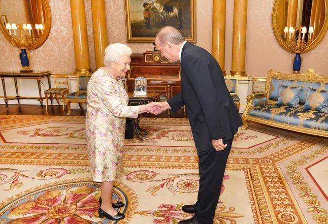 英　エリザベス女王とエルドアン大統領