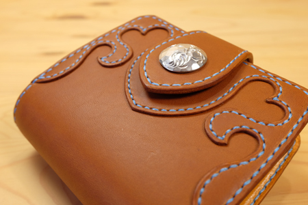 ハートの可愛いハンドメイド革財布：レディース