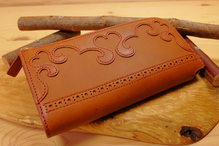 Lファスナーのレディース革財布：ハートの可愛い長財布