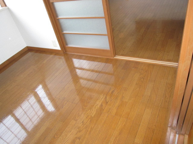 埼玉県所沢市　空き室賃貸物件原状回復２ＤＫ全体ハウスクリーニング　床ワックス掛け　作業完了後　２