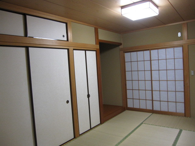 東京都八王子市　空き室賃貸物件原状回復　２ＬＤＫ全体ハウスクリーニング　和室清掃　作業完了後　１