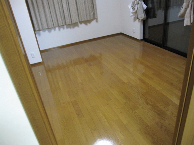 東京都八王子市　空き室賃貸物件原状回復　２ＬＤＫ全体ハウスクリーニング　床フローリングワックス掛け　作業完了後　１
