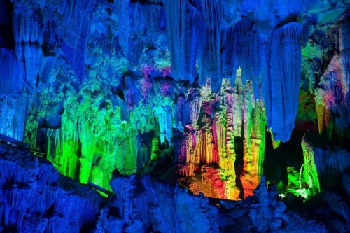 ライトアップされた洞窟が綺麗すぎる 世界の綺麗な景色 絶景 画像で旅気分