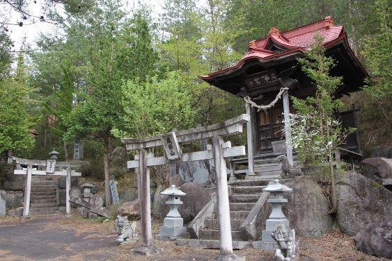 成田山の祠と稲荷神社