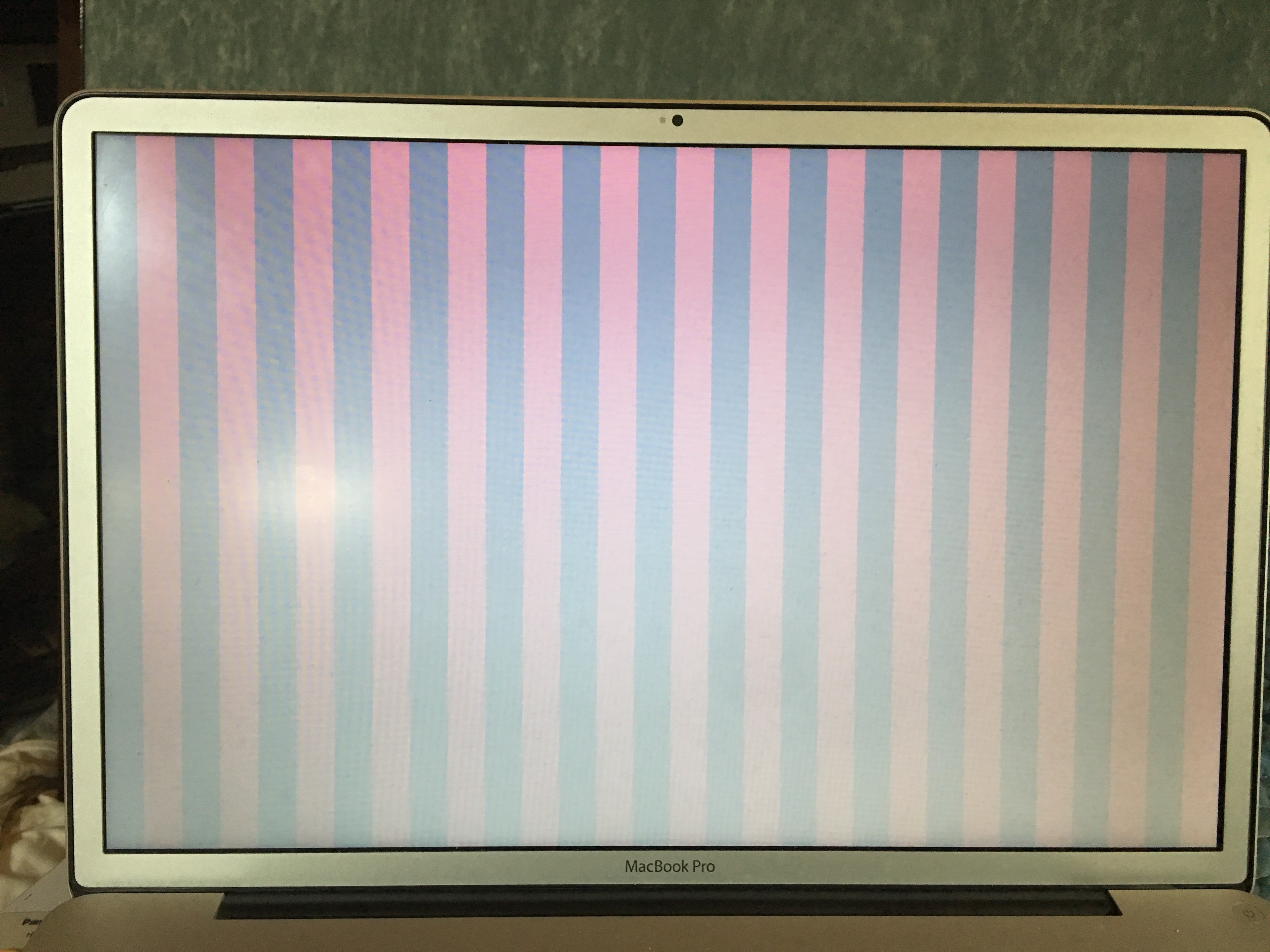 Macbook Pro 2011 二色画面で起動しない オーブンでマザーBを焼く