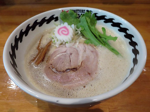 麺 ＦＡＣＴＯＲＹ ＪＡＷＳ・ラーメン　３杯目